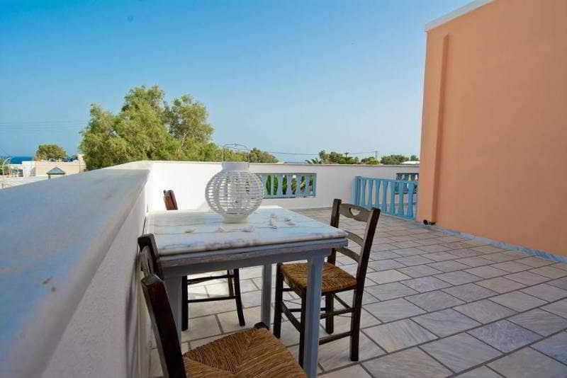 Jojo Beach Hotel & Bar Agios Georgios  エクステリア 写真